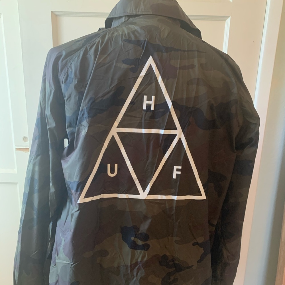 Camouflage wind breaker
